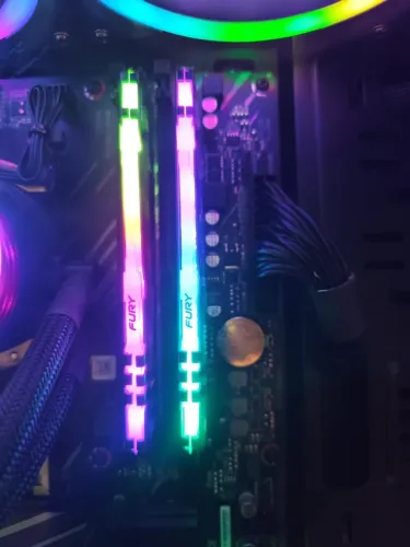 (2) Pentes de Memoria Ram DDR4 Kingston Fury Beast RGB 8Gb