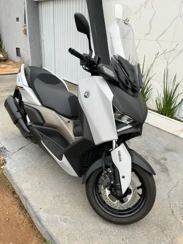Xmax 250cc Connected