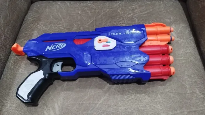 NERF Dual-Strike + 6 balas
