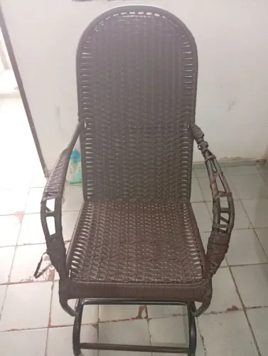 Cadeira de balanço em vime 