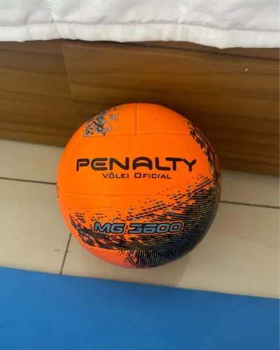 Bola de vôlei Penalty MG 3600, modelo oficial
