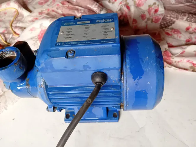 Vendo bomba d'água puxa 8m