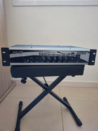 Amplificador contrabaixo