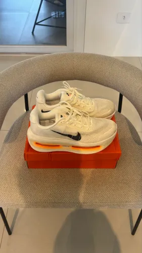Nike Vomero Premium (41BR) - NOVO