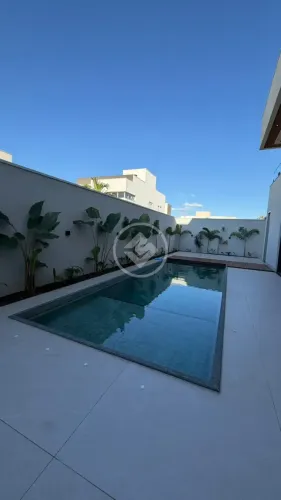 Vendo Casa de Alto Padrão com 3 Suítes, Piscina Aquecida e Elevador | Jardim Versailles |