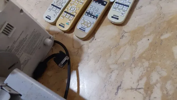 Projetores multimídia com superte pindurador