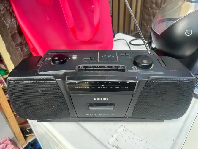 rádio gravador de cassetes portátil Philips dos anos 90