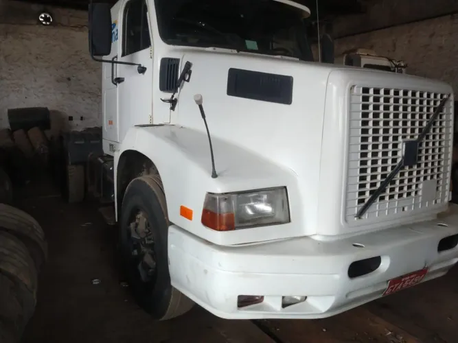 Cavalinho volvo NL10 340 6x2 ano 1990