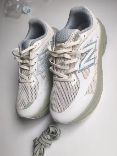 Tênis New Balance FreshFoam 23,5cm NOVO
