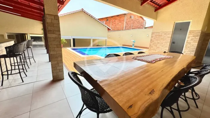 Casa em lote inteiro codigo: 110584