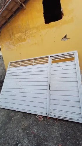 Portão extra.