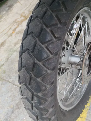 Moto toda revisada e com acessórios
