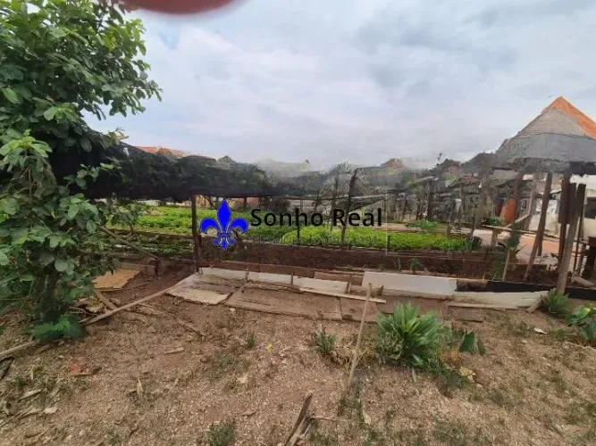 Terreno de Esquina à Venda no Bairro Santa Terezinha - 333m²