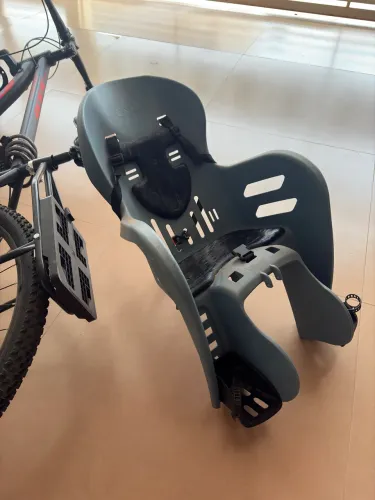 Cadeirinha NOVA incluso com o suporte
