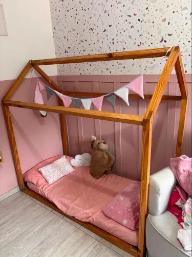 Cama infantil montessoriana