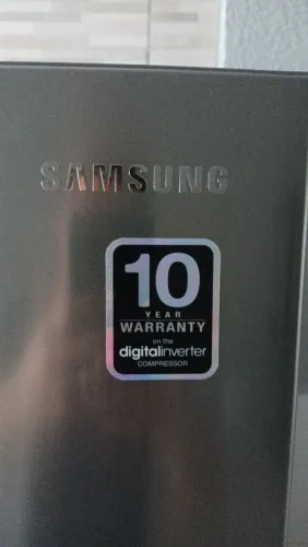 Vendo geladeira da marca Samsung. 