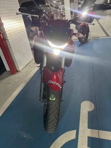 Moto muito nova pneus e tração nova!