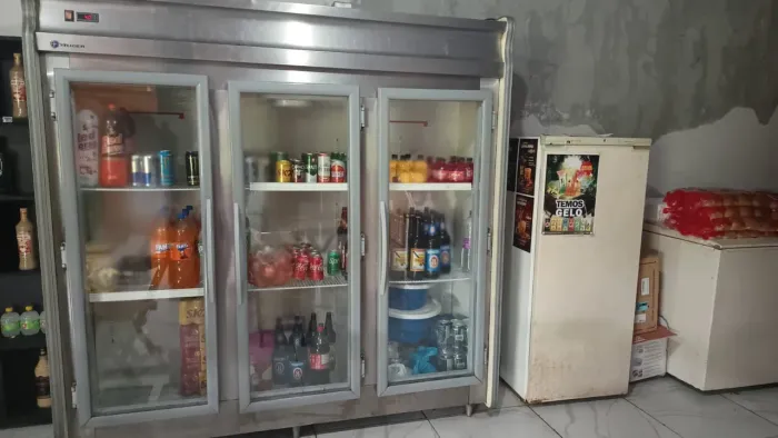 Vende-se geladeira expositora