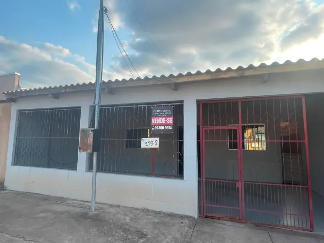 Casa a venda no bairro Três Marias. 