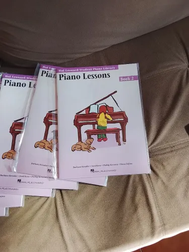 ( promoção 3 por 100)Livro Piano Lessons( hal Leonardo student piano)