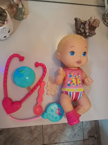 Boneca little mommy..bebê com acessórios baby alive..