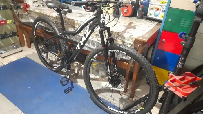 Vendo bicicleta aro 29 TkZ com câmbio shimano