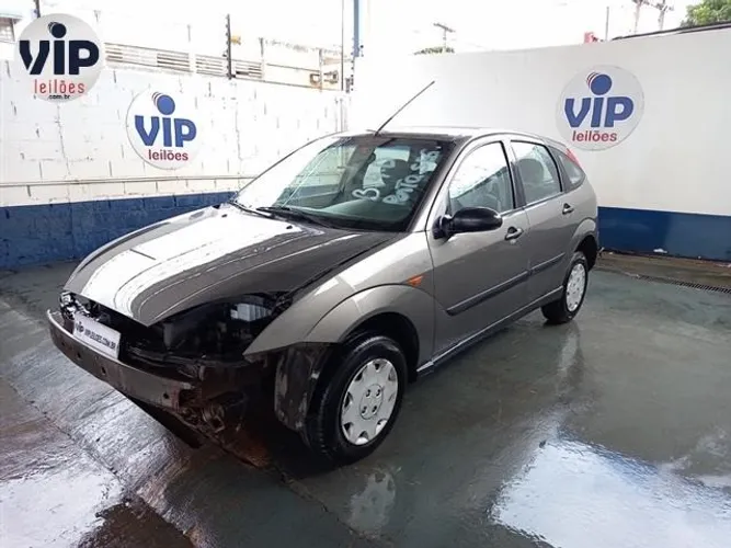 Sucata de Ford Focus 1.8 2001 p/ Retirada de Peças