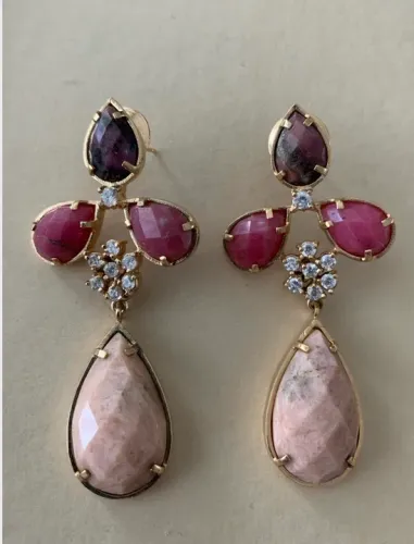 Brinco semi joia longo com pedras e strass ( luxo)