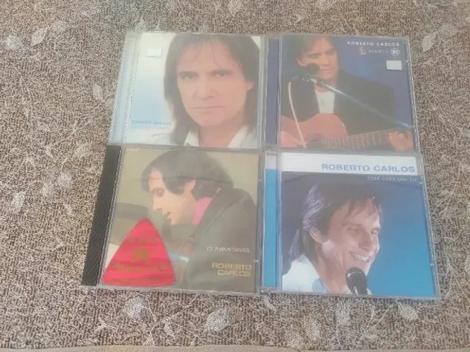 04 CDs do Roberto Carlos.