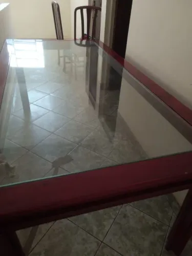 Mesa de Jantar com Tampo de Vidro