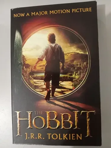 Livro The Hobbit, de J. R. R. Tolkien, em inglês (English)