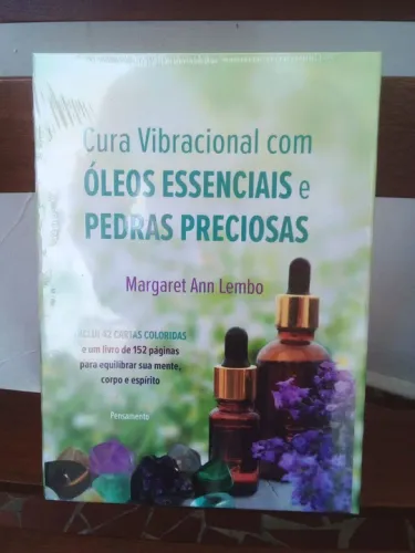 Livro novo lacrado Cura vibracional com óleos essenciais e pedras preciosas, com cartas