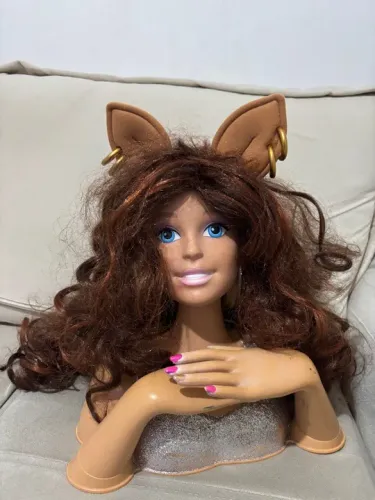 Peruca Monster High Clawdeen Wolf cacheada com orelhas
