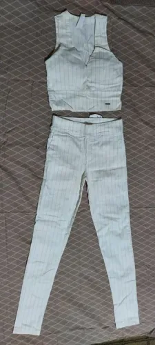 Conjunto cropped e calça listrada