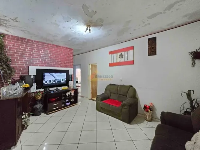 Casa à venda, 2 quartos, 2 vagas, Sagrada Família - Divinópolis/MG