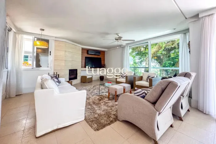 Casa em condomínio Alto Padrão Vila Assunção 03 suítes e 04 Garagens cobertas