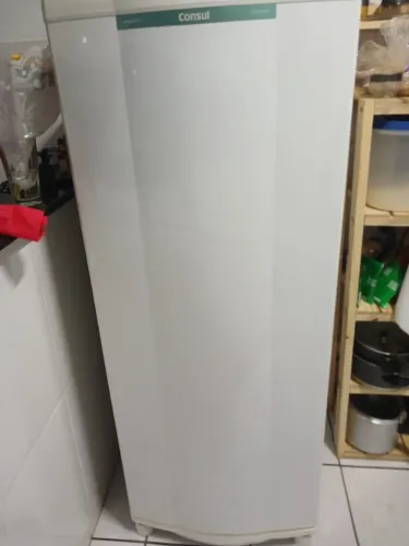Geladeira bom estado  funciona perfeitamente  500$ Consul degelo seco