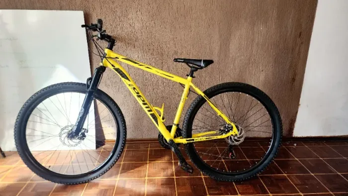 Bicicleta aro 29, freio a disco e suspensão