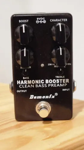 Pedal Demonfx Harmonic Booster Clean Bass Preamp - Baixo