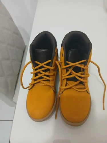 Bota infantil número 28