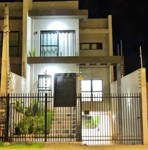 Sobrados à Venda em Iguaçu Araucária: 3 Quartos, 142m², Suíte