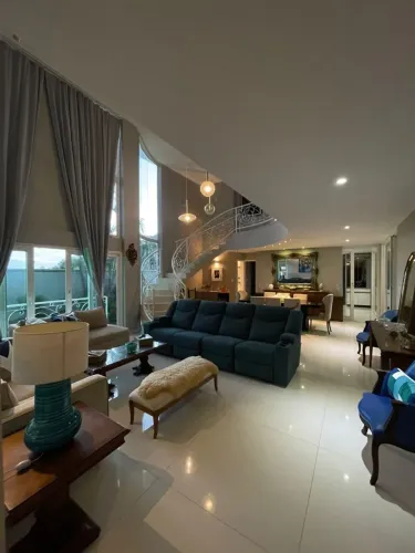 Casa em Condomínio Fechado - Segurança, conforto e localização! Alphaville N