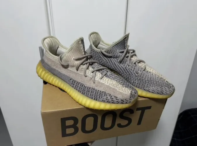 YEEZY 350v2 - tamanho 40