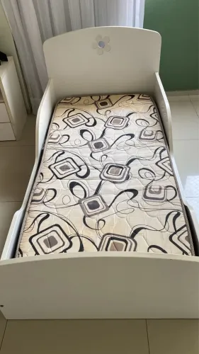 Mini cama com colchão Tockstok PATCHFLOWER - branca  