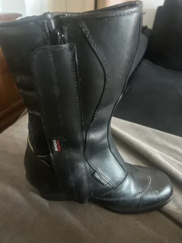 Bota moto feminina