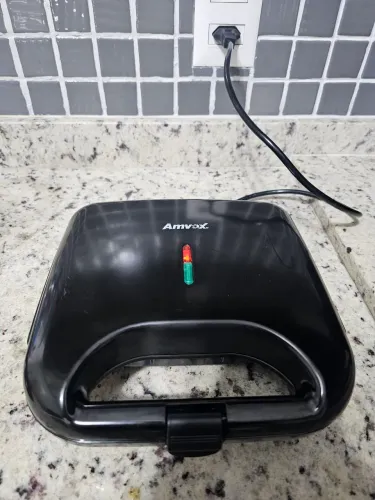 Sanduicheira e Grill Amvox AMS 370 Black 127V
