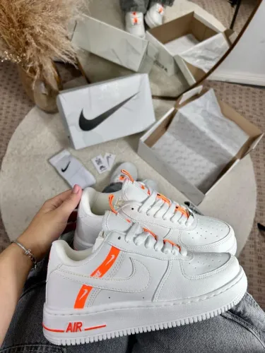 Nike Air Force 1 - Branco e Laranja