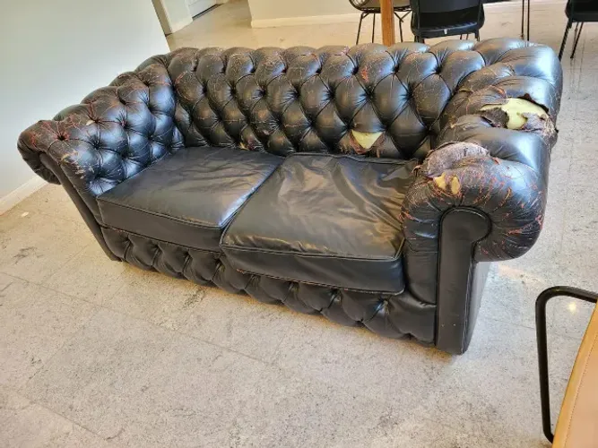 Sofá Chesterfield Original - 2 Lugares | Clássico e Elegante