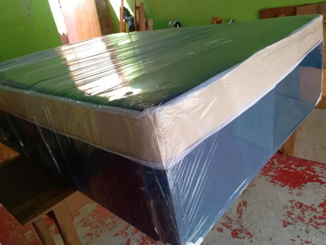 Cama de casal de mola ensacada alta