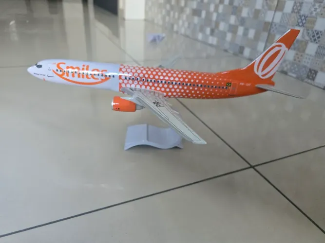 MAQUETE BOEING 737 800 GOL SMILES